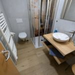 Bad mit Dusche und WC